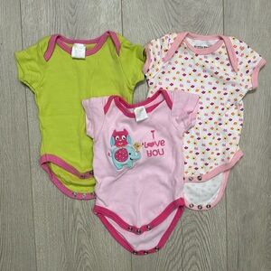 Baby Girl Onesies bundle 0-3 months buster brown baby gear pink euc